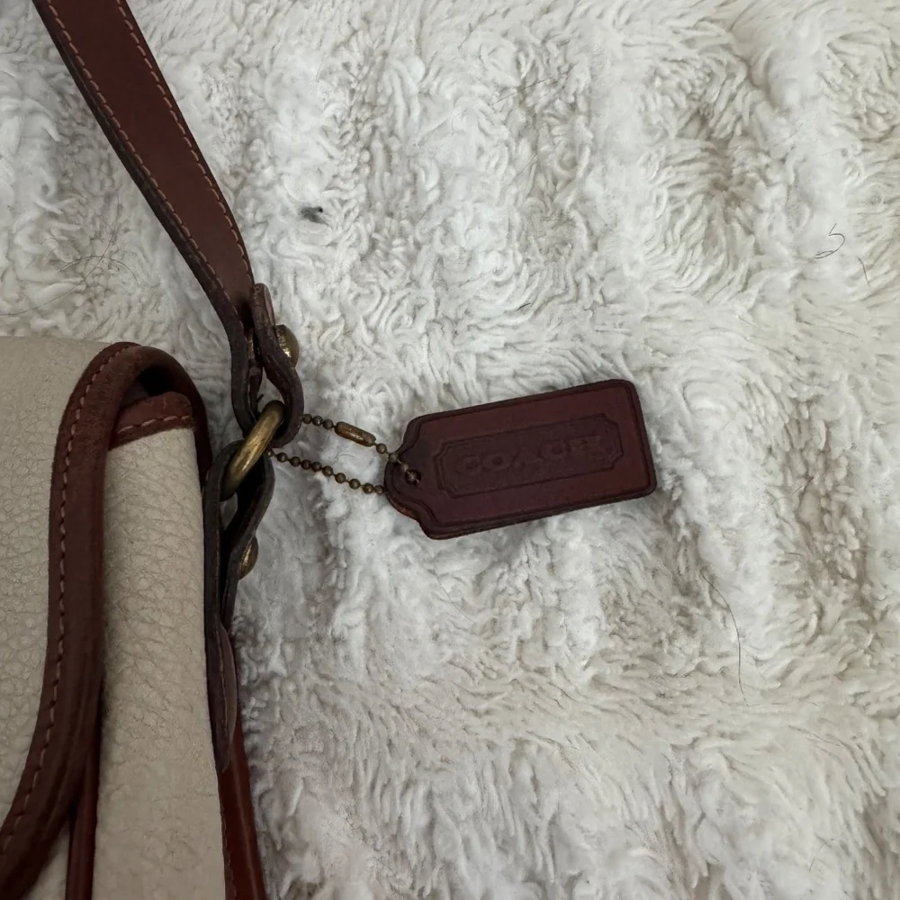 Vintage Coach USA 90s Sheridan Glenwood Cream Tan Shoulder Crossbody Bag